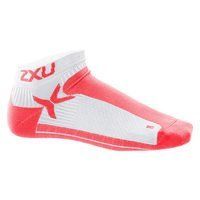 Женские низкие спортивные носки 2XU WQ1904e (белый / неоново-коралловый)