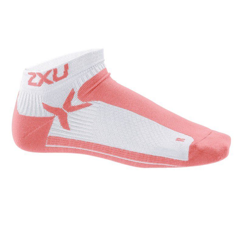 Женские низкие спортивные носки 2XU WQ1904e (белый / дымчато-розовый)